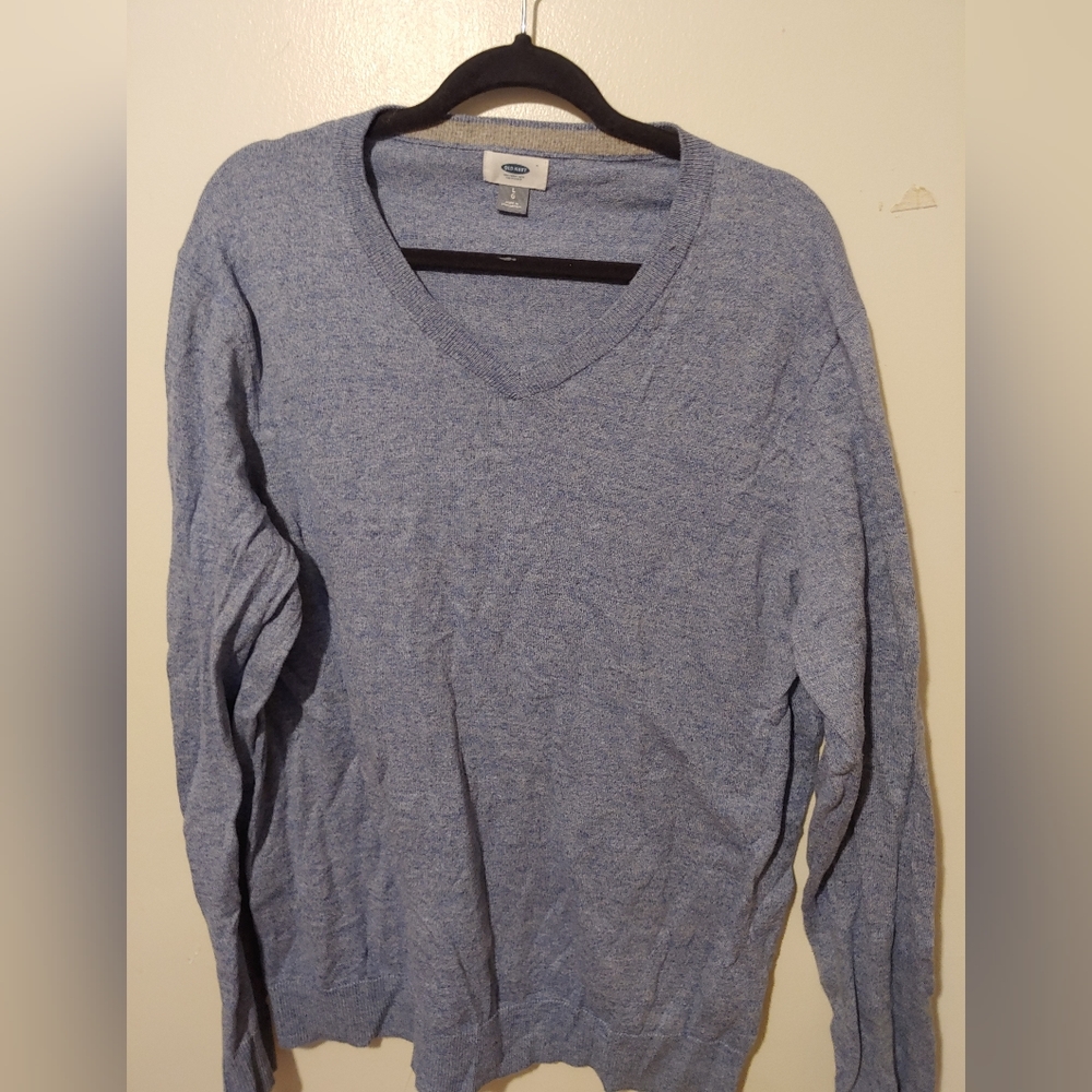 Old Navy light blue v neck sweater in Size L